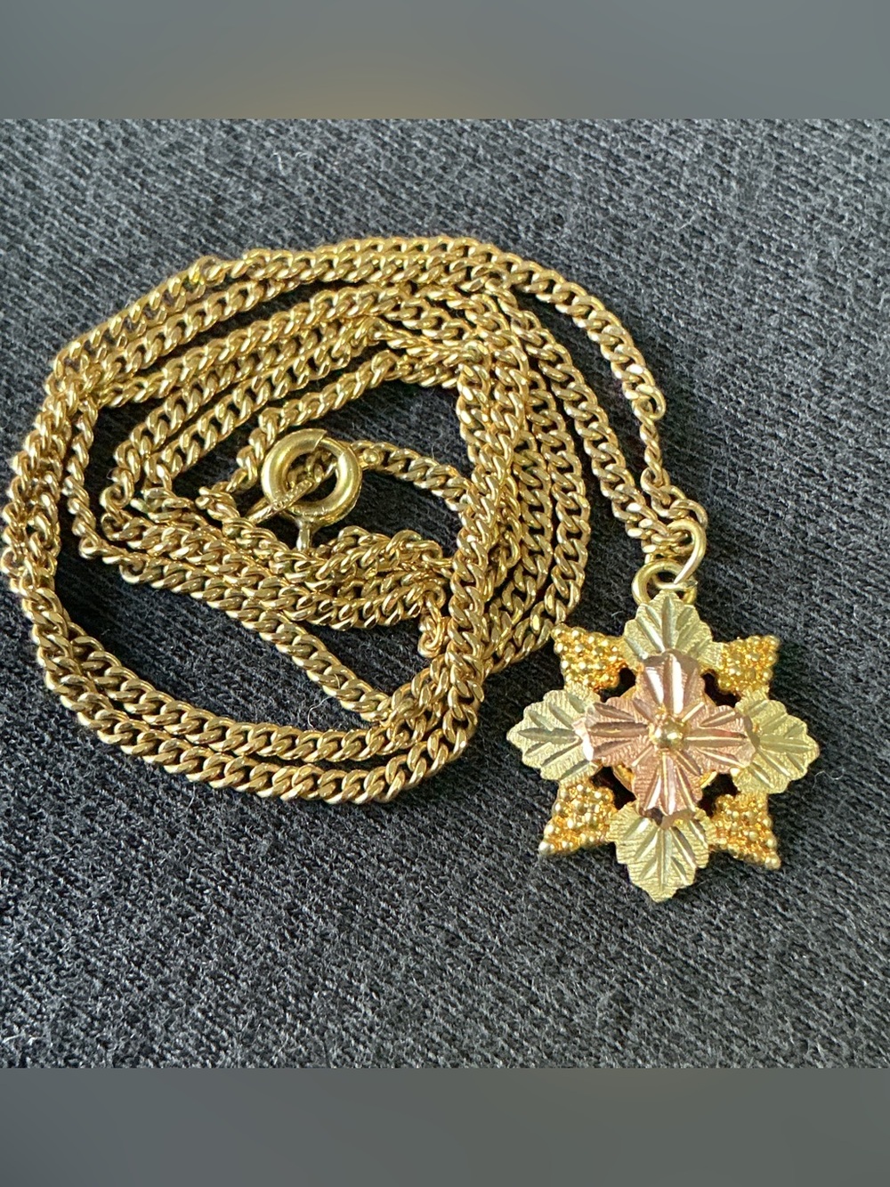 BLACK HILLS GOLD 10K Leaf Flower Necklace